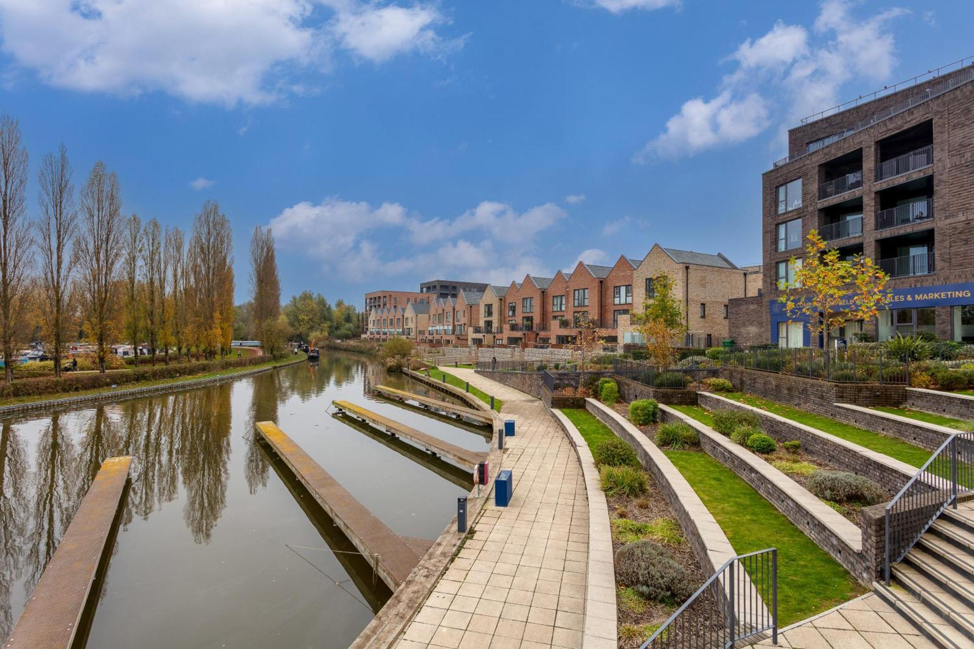 Penthouse Apartment - City Centre - Secure Parking, Balcony, Self-Check-In, Fast Wifi And Smart Tv With Netflix By Yoko Property Milton Keynes Esterno foto