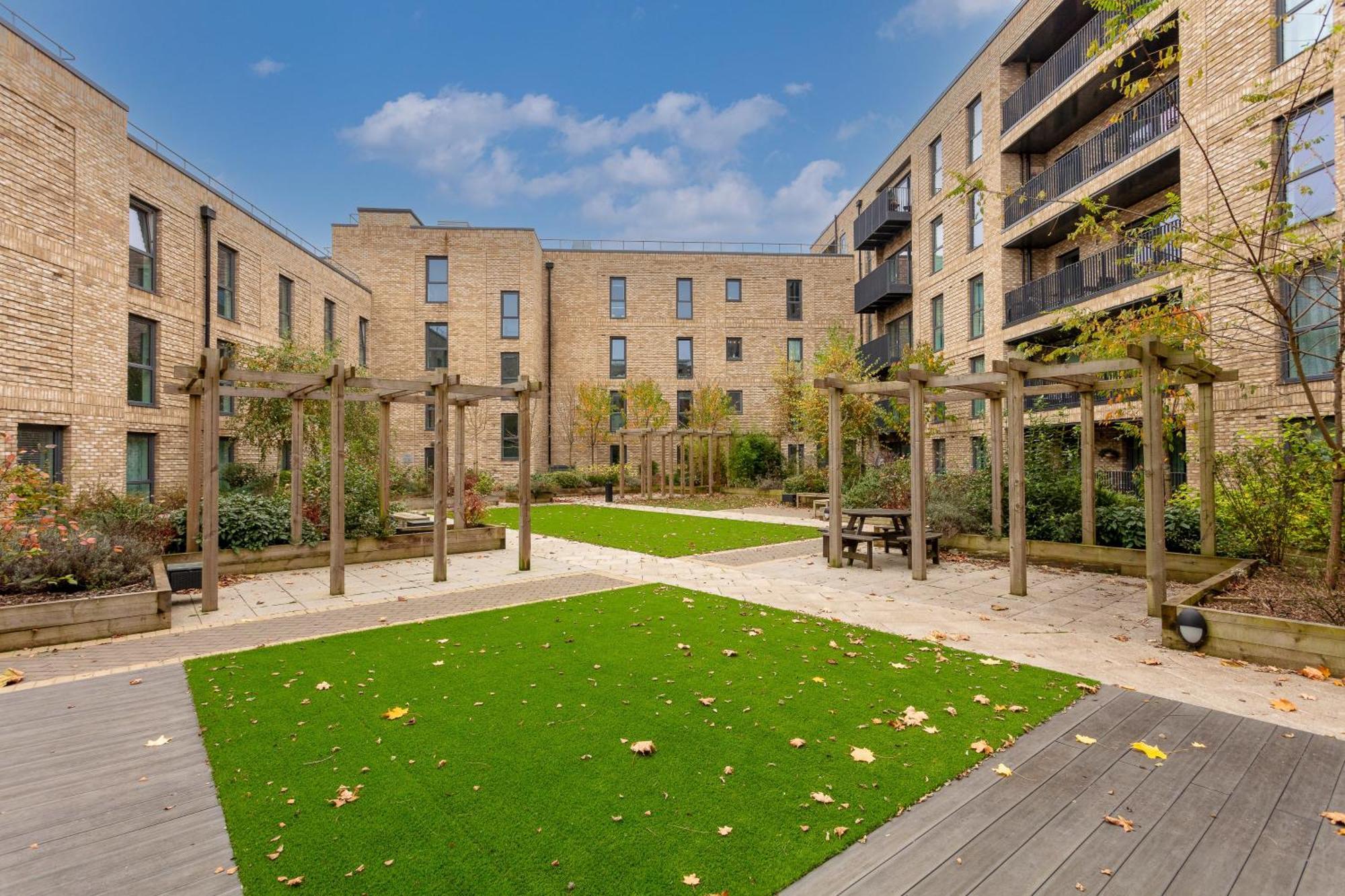 Penthouse Apartment - City Centre - Secure Parking, Balcony, Self-Check-In, Fast Wifi And Smart Tv With Netflix By Yoko Property Milton Keynes Esterno foto