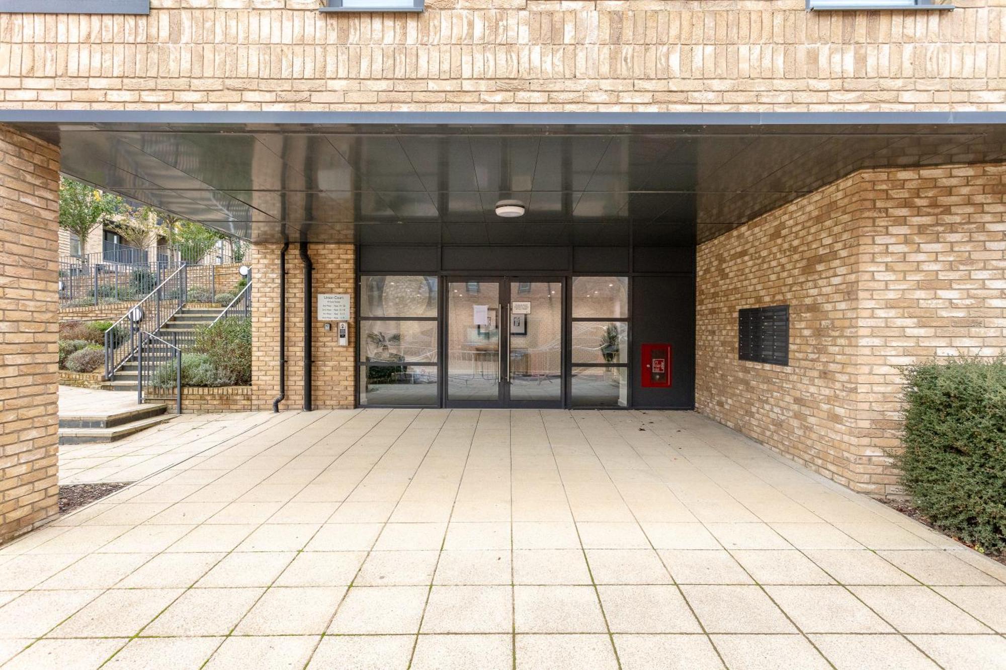 Penthouse Apartment - City Centre - Secure Parking, Balcony, Self-Check-In, Fast Wifi And Smart Tv With Netflix By Yoko Property Milton Keynes Esterno foto