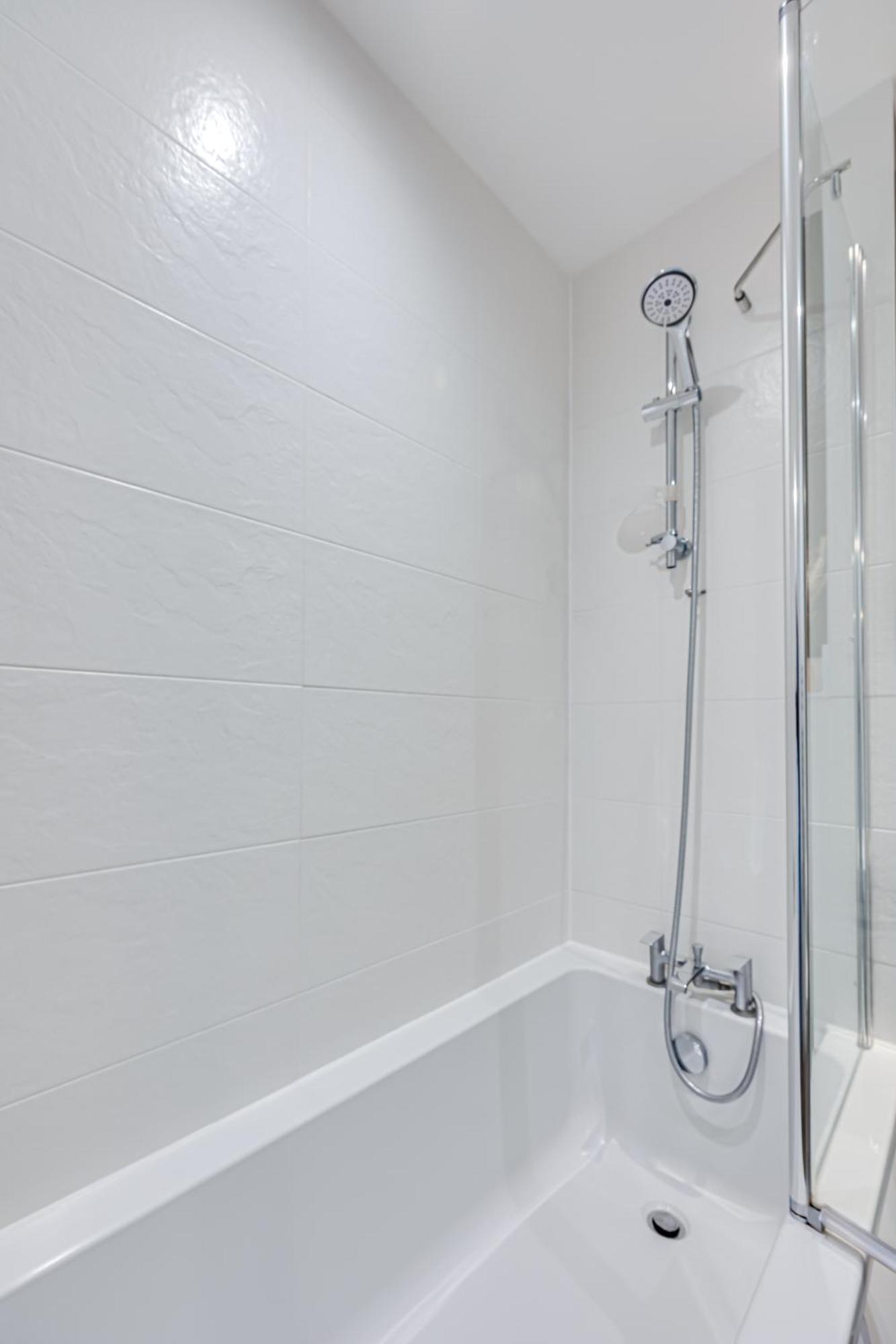 Penthouse Apartment - City Centre - Secure Parking, Balcony, Self-Check-In, Fast Wifi And Smart Tv With Netflix By Yoko Property Milton Keynes Esterno foto